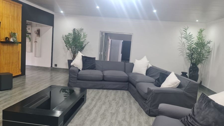 5 Bedroom Property for Sale in Protea Park North West